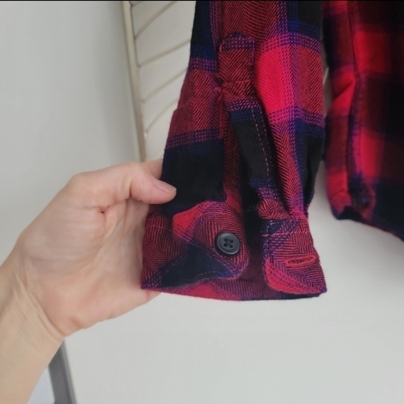 BeachLunchLounge Cherry Red Black Purple Plaid Flannel Button Down Shirt Small - Picture 7 of 9